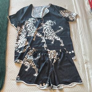 Women's Black and White Tiger Print Pajama Set